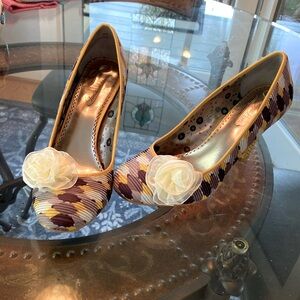 Poetic Licence a very beautiful and unique shoe. Size 6 1/2.